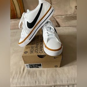 Women’s Nike Court Legacy NN